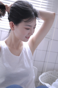 两女1杯